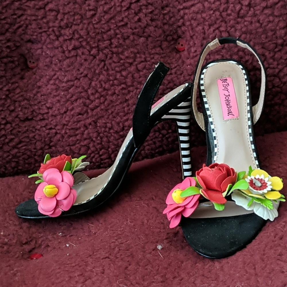 Betsey Johnson sling back heels